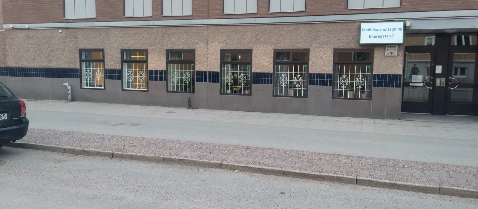 Klinikens fasad och entré på Ekersgatan 7 i Örebro